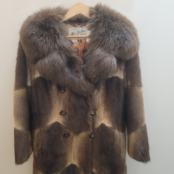 Genuine Fur coat. - Picture 4 of 16